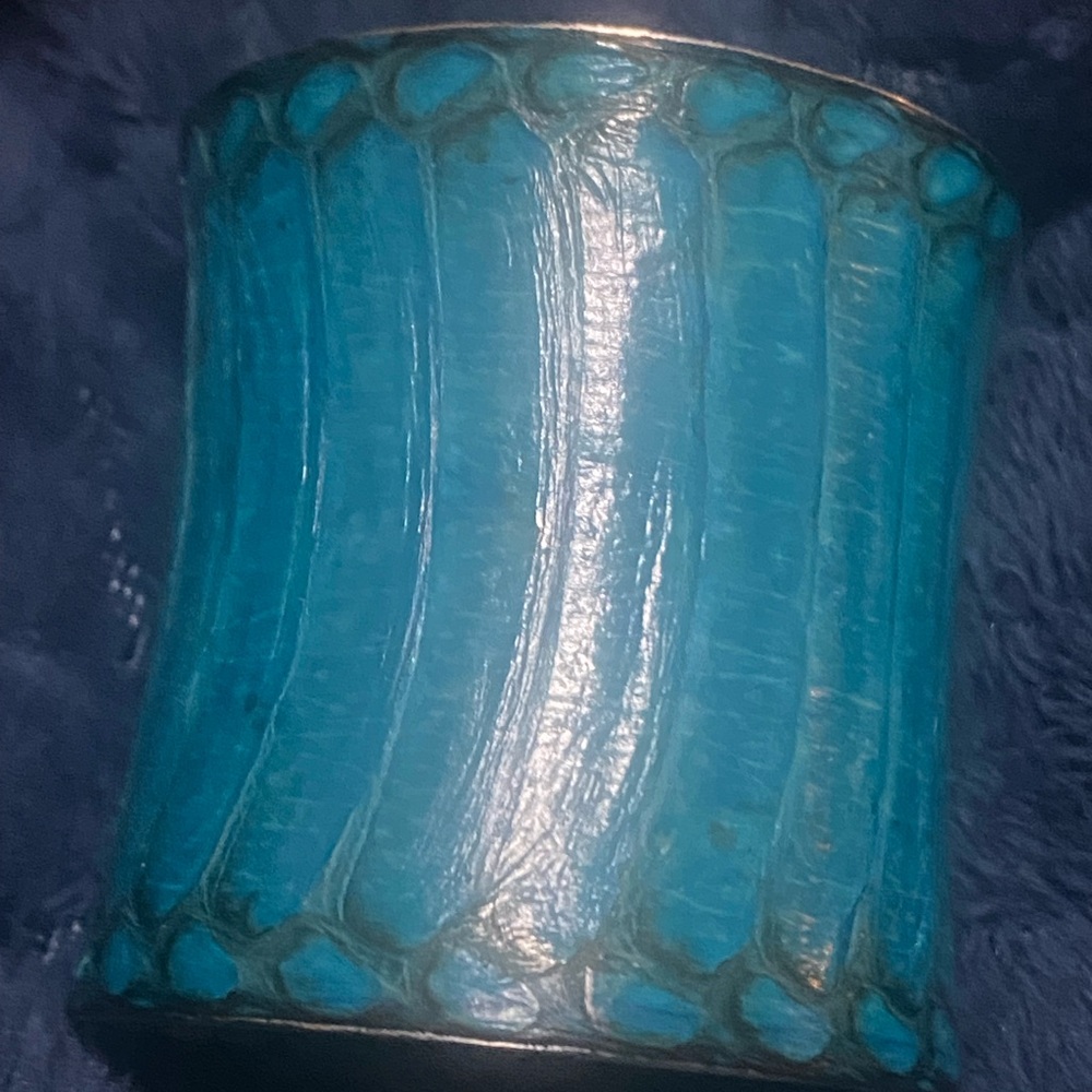 Rare turquoise Rustic Cuff - Picture 2 of 7